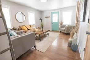 Hometown Haven- 3 bedroom, Large Yard, Firepit - Image 3