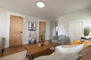 Hometown Haven- 3 bedroom, Large Yard, Firepit - Image 4