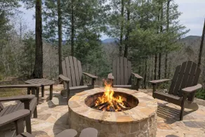 Luxury Cabin w/ Stunning Mountain Views & Hot Tub - Image 3