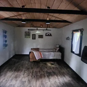 Rivers edge primitive cabin - Image 3