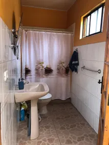 Centrally-located, pet-friendly house with pool and Wi-Fi - Image 4