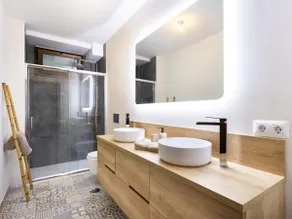 Designer Apartment with Pool - Image 5