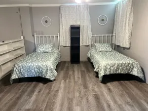 2 King,2 Twin,1 Futon House - Image 5