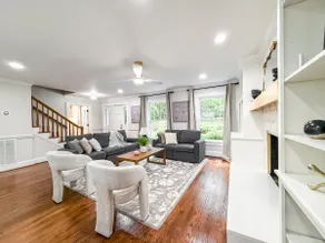 Beautiful Estate in 4 acres of land in Chapel Hill - Image 3