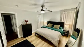 2 Bed Mid-Century Home King Mattress/Parking/Pets - Image 3