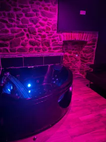 Intimate and cozy / private spa - Image 5