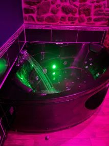 Intimate and cozy / private spa - Image 4