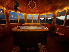 The Blue Buoy by MemoryMakerCottages with Hot-tub! - Image 4
