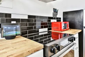Ideal Location + Futuristic Decor | Galaxy Getaway - Image 5