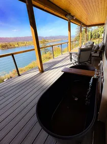 Eagle’s View Waterfront Retreat W/outdoor Tub - Image 5