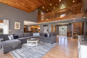 Hilltop Hideaway- 5 Minutes to Lake, Pet Friendly - Image 3
