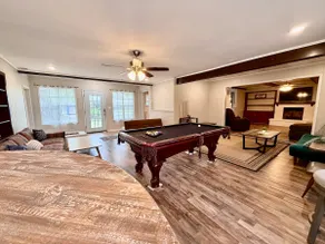 The Julienne Mansion 4/3 Luxury Home w/Pool Table! - Image 2