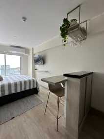 W/AC. Flawless. With Modern Lima panoramic views! - Image 5