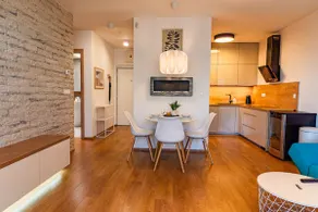 Luxury apartment close to centre, VUSCH private parking included - Image 2