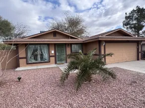 comfy house in N Las Vegas (close to the strip) - Image 2