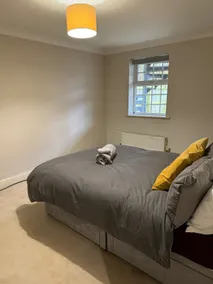 Beautiful three story town house - Image 3