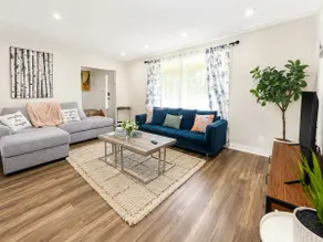 Spacious 3-Bedroom Home in Waterloo, Family & Pet Friendly, Work Space, Private Backyard - Image 2