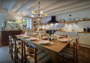 Renovated farmhouse with hot tub - Image 5