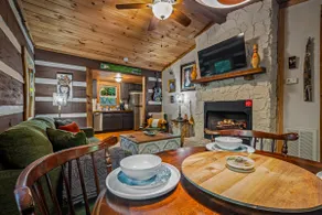 Eclectic Cabin - 5 Mins to DeSoto Park & Falls - Image 3