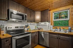 Eclectic Cabin - 5 Mins to DeSoto Park & Falls - Image 3