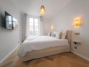 Stunning 116sqm Designer Apt • Old Port - Image 4