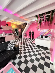Loveroom PinkArt Hot Tub 60 m² - Air conditioning - Garden - Image 3