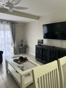 Chic & Cozy Kingston Apartment - Image 2