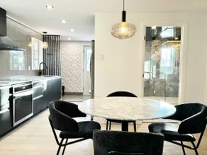 The Royal Suite - Hot Tub - Free EV Chrger - Image 5