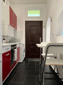 Cool! Downtown Apartment - Image 4