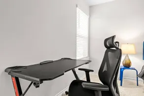 Crew-Ready Stay |Private BRs, WiFi, Kitchen - Image 5