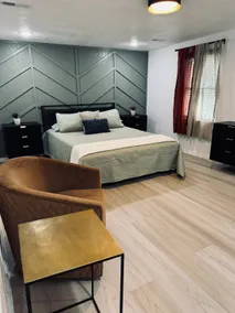 Downtown Retreat-Minutes from shops & restaurants - Image 2