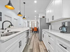 3 Bedroom Luxury Townhouse - Image 3