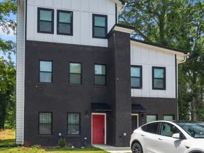 3 Bedroom Luxury Townhouse - Image 2