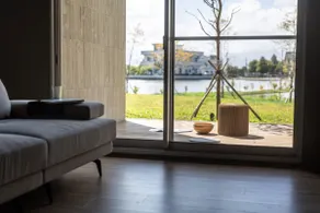Lishe | Light Travel Home | Large Lawn | Hotel Configuration | Bathroom Amenities | Private Parking | Netflix Member | Full Cutlery - Image 5