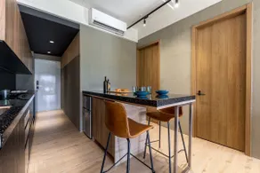 Lishe | Light Travel Home | Large Lawn | Hotel Configuration | Bathroom Amenities | Private Parking | Netflix Member | Full Cutlery - Image 4