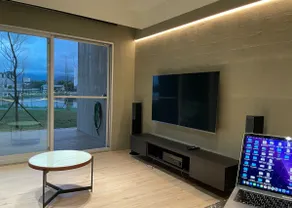 Lishe | Light Travel Home | Large Lawn | Hotel Configuration | Bathroom Amenities | Private Parking | Netflix Member | Full Cutlery - Image 2