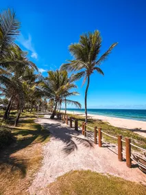 Family retreat | Beachfront resort with pools - Image 2