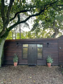 Cosy woodland cabin in Norfolk. - Image 2