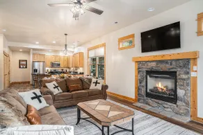 Bobcat Bunkhouse Estes Park-Family Retreat/Hot Tub - Image 3