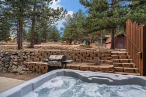 Bobcat Bunkhouse Estes Park-Family Retreat/Hot Tub - Image 4