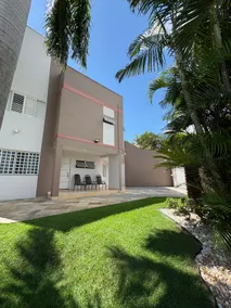 House with pool in the city - Image 4