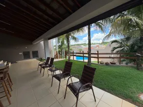 House with pool in the city - Image 3