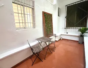 Centrally located with a terrace! Plaza de la Virgen area - Image 3