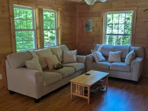 Quiet, Cozy Cabin Tucked in the Woods - Image 4