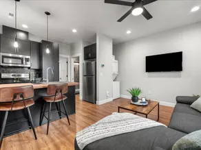 East Suite Escape: Cozy Comfort in the Tri-Cities - Image 2