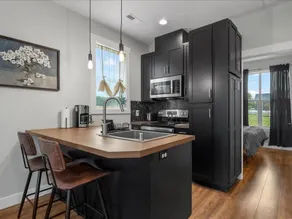 East Suite Escape: Cozy Comfort in the Tri-Cities - Image 5