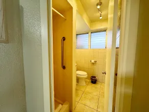 Waikiki beach apt! Wraparound lanai! Pool/Kitchen! - Image 5