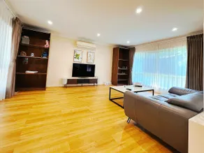 Luxurious 5-Bedrooms house in Sunnybank Hills - Image 2
