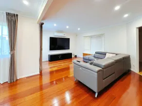 Luxurious 5-Bedrooms house in Sunnybank Hills - Image 5