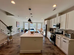 New Modern Beach Home, Close to Beaches - Image 5